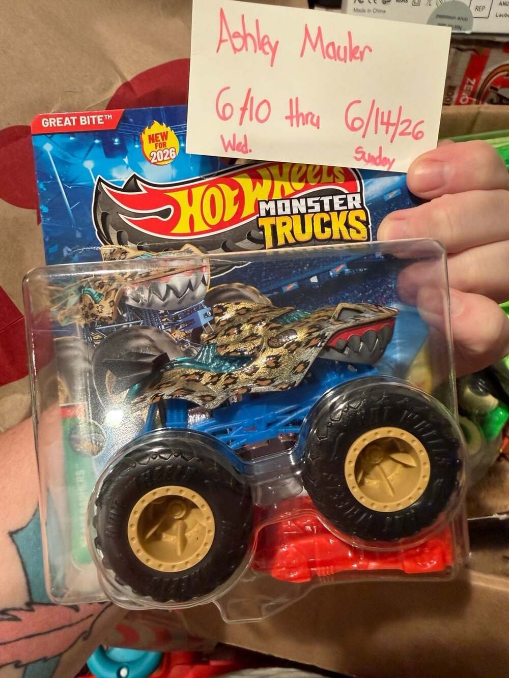Hot Wheels Monster Trucks Great Bite 2026 Leopard Beast Bashers 1:64